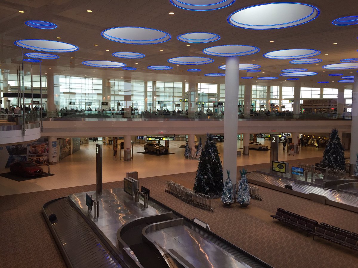 karenpaulscbc's tweet image. First time I have ever gone through #Winnipeg airport security with no lineup! Still very few people here #mbstorm #cbcmb @cbcmanitoba