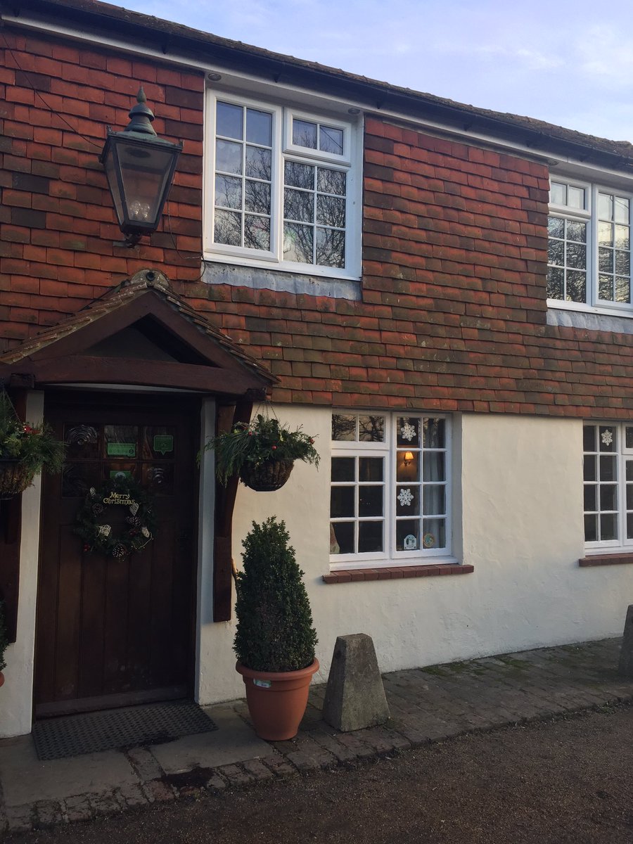 FranHWhite's tweet photo. Boxing Day country walk finished with drinks at @YewTreeTweets 🍻🍻🍻 https://t.co/YqQuczQOPe