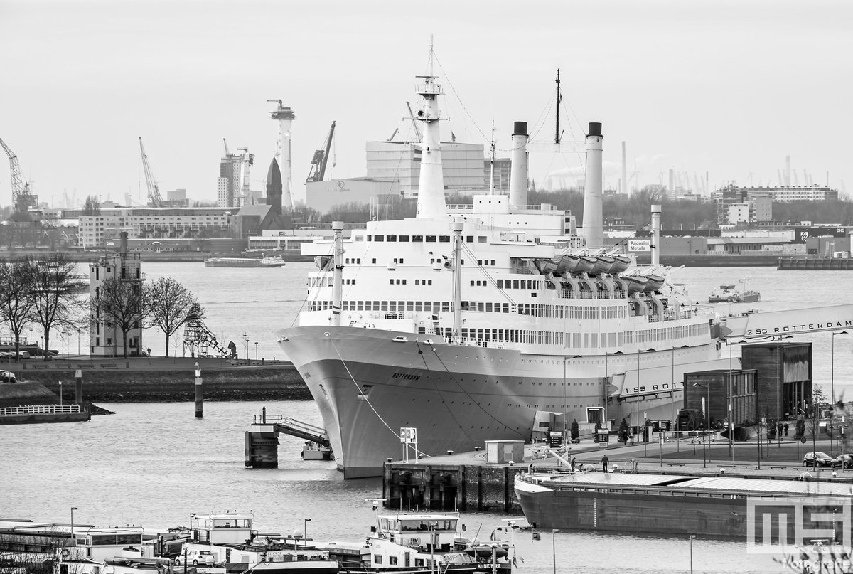 2. Het <a href="/de_rotterdam/">Erasmo De Rotterdam</a> in #Rotterdam <a href="/MarikaMarku/">Marika Marku</a> <a href="/WestCordHotels/">WestCord Hotels</a> <a href="/FonsMaasTW/">Fons Maas</a> <a href="/Kunjijdekaapaan/">Katendrecht 010</a> #blackandwhite #travel #art #fineart #photo