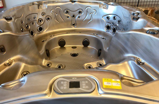 alpha_pool's tweet photo. After Christmas Sale on Hot Tubs! SAVE MONEY TODAY!! https://t.co/oCJdgYBNHn