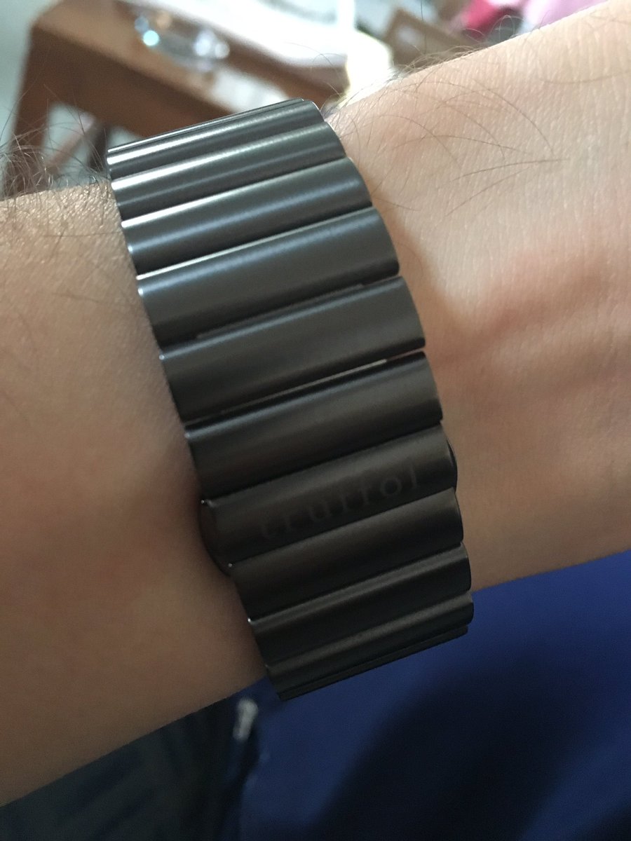 theAlexBente's tweet photo. Liking my new @Truffol_Bands accessory for my @Pebble #timesteel. Too bad this watch is quickly becoming outdated. #fitbit #christmas  #tech https://t.co/uHDsBmKgJc