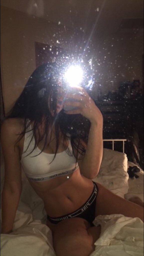 HaleySumit's tweet image. Dirty mirror 🍯🌺