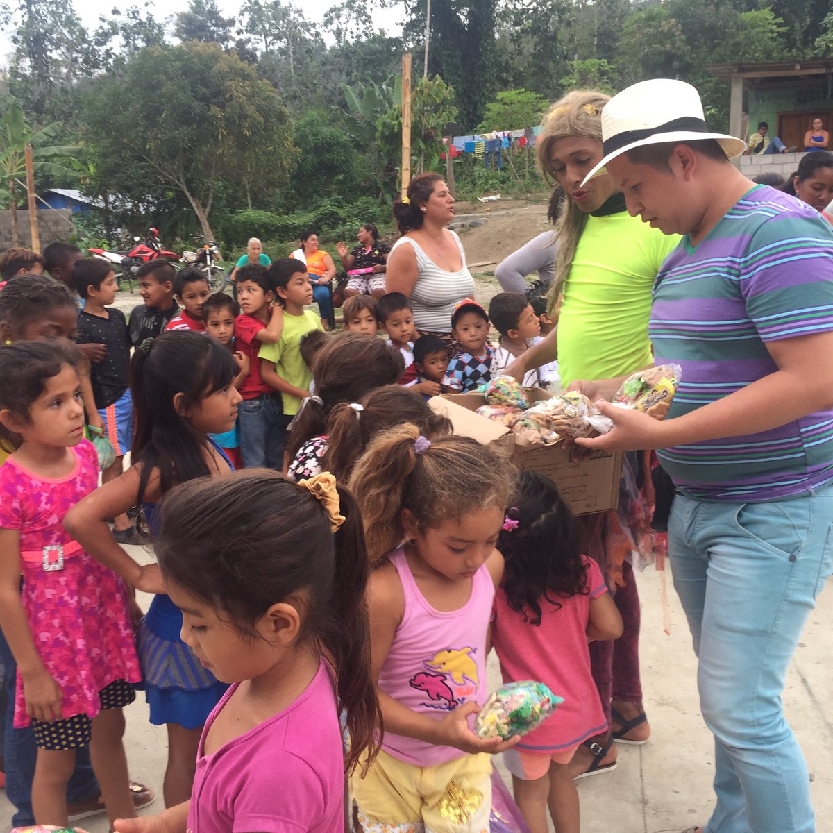 MsolidariViche's tweet photo. Juegos y concurso en el Recinto Salvador junto a la animación de la Freddy La Chinchorra.

Tod@s Somos Manos Solidarias!! https://t.co/lqyV93kNdN