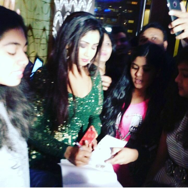SonaSsg's tweet photo. ***Unseen moments*** @shreyaghoshal Di mesmerized last night in #Surat @avadhutopia..#25dec2016.😘😘😘 if i was there.. Feeling missing!!! https://t.co/OIAdyxTEVY