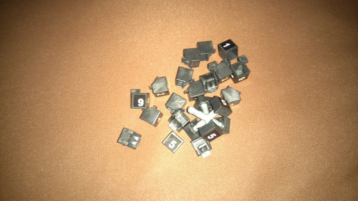 DaveHindmarsh3's tweet photo. @asda worst Xmas crackers ever!
Hats weren't glued and rubiks cube fell apart in my hands, absolute rubbish https://t.co/Y7sjnixGol
