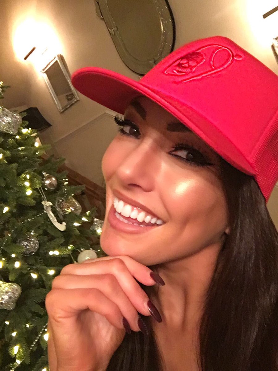 Intrepidity_'s tweet photo. @sophiegradon looking on π₯π₯π₯ in our lava red skull hat!!
That is how it's done https://t.co/AplbRkANhg
#intrepidityuk #winterfashion https://t.co/nhlvFdMZQg