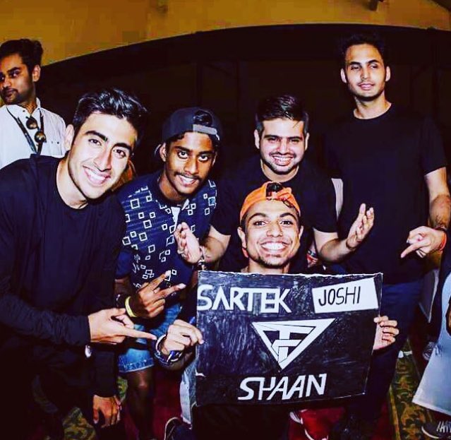 kela_shubham's tweet photo. @Style_Cracker @SunburnFestival  me with my buddy @its_patond ❤️😍 #SunburnWithStyleCracker #Sunburn10 https://t.co/hsfGleGs12