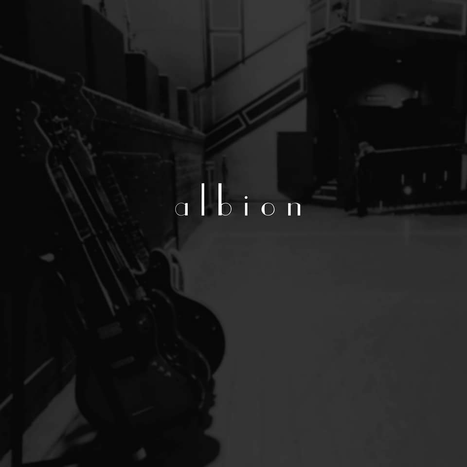 bridgestoroyal's tweet photo. #NewProfilePic new singer, new songs coming in 2017 #albionrocks https://t.co/BXNX9KlUDs