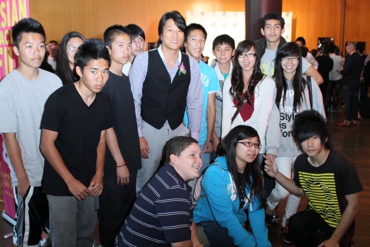vcmediaorg's tweet photo. #FromtheVCVault in 2011: Before Justin Lin's FAST FIVE at @VCFilmFest,@sungkang poses w students! #46YearsVC: https://t.co/sHe1pEBq9k https://t.co/seOwewkawd