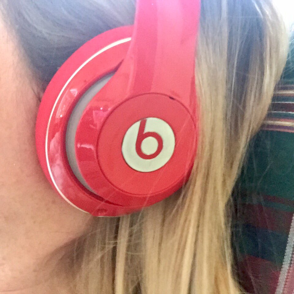 TheLastLinda's tweet image. Nothing like listening to some @alyankovic, @StephenAtHome &amp;amp; #TheSmothersBrothers on my new Beats. Oh, and #KishiBashi&apos;s M&apos;Lover is amazing.