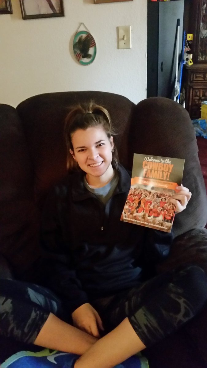 CenterDavis's tweet image. Look who got accepted into OSU!  So proud of you baby girl! @CourtneyCenter1