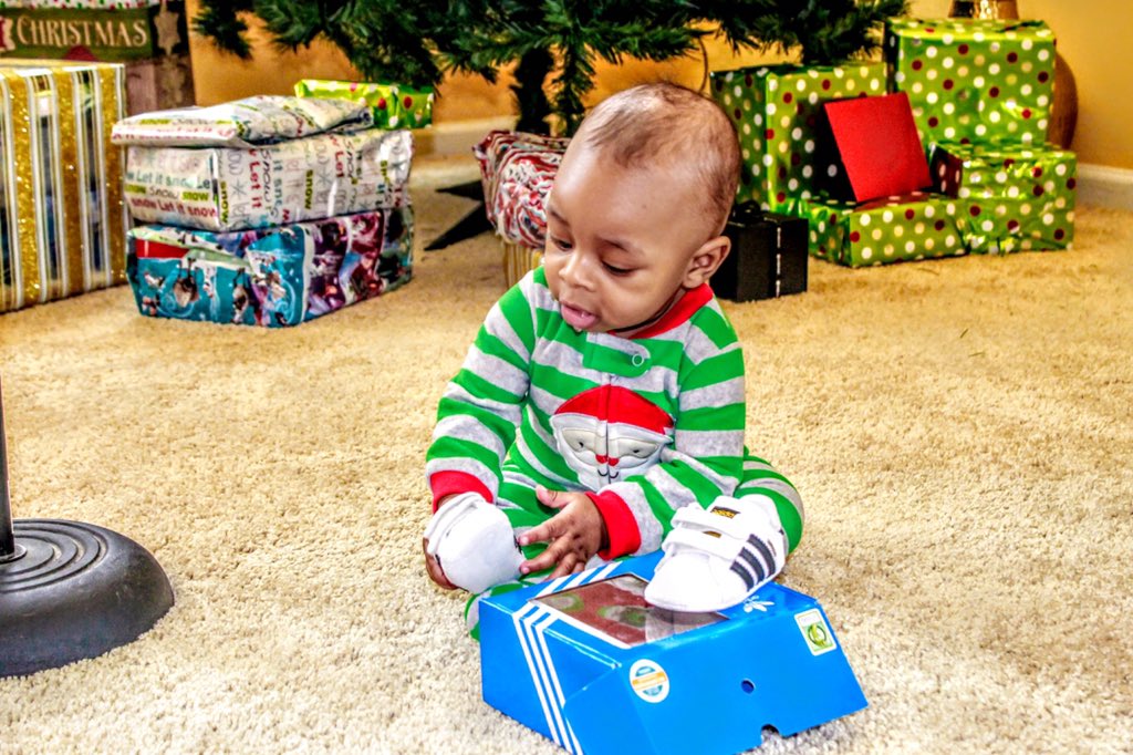 IAMMARSKIDD's tweet photo. By far my fav memory of Christmas 2016! This lil boy makes every day worth living ! I love you son!! https://t.co/LzcXxnrj2Y