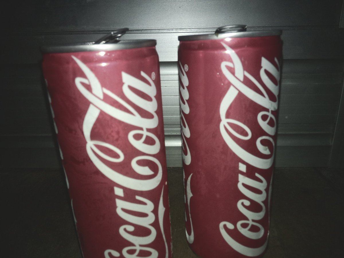 IlaFayza's tweet photo. Aaahhh 추운 날이 마시는 . #CocaColaForMe #drink #night https://t.co/VliM25DPEv