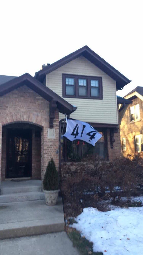 toomuchmetal's tweet photo. Where ever you go there you are, #Milwaukee is always in your heart. #NewOrleans represent. #414flag #washingtonheights https://t.co/fvG9t9kKuJ