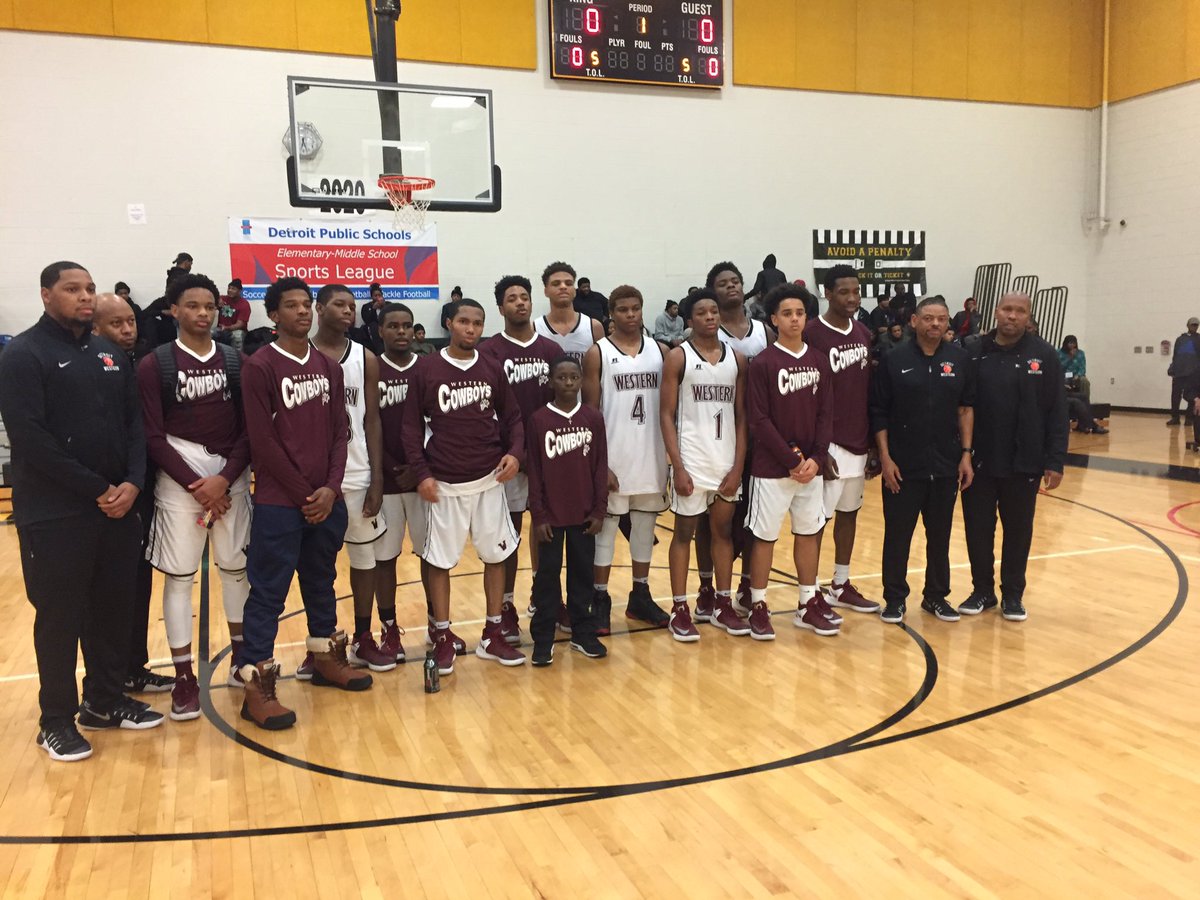Sportsinthed_'s tweet photo. 65-55 #WesternINT #HolidayHoopsClassic #detroit #mihsbb #ffbf #michigan #SportsintheD more highlights coming later. https://t.co/PLeJpJZXE9