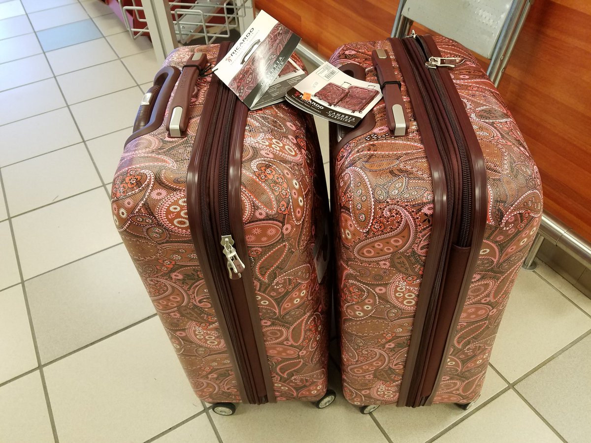 pratt_rosalyn's tweet photo. Hmm..I don't think the airlines would lose these puppies.😁 #timetoplanatrip #icanneverpassupabargain https://t.co/fxOpPiDDWX