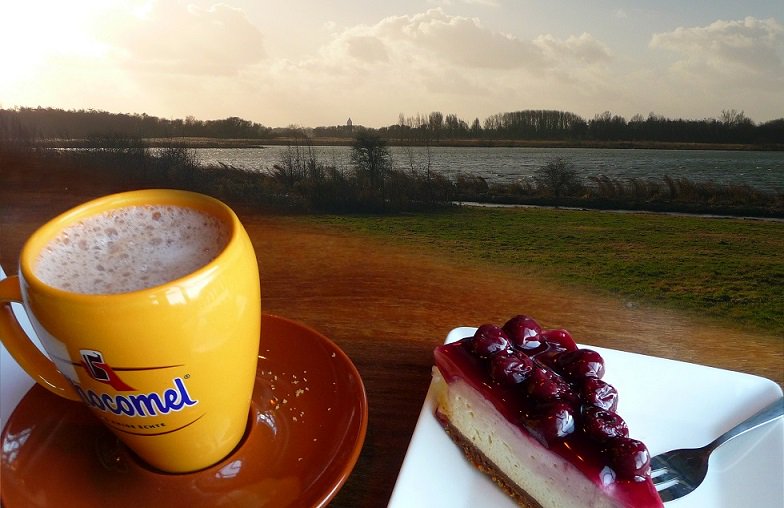 Wandelen langs het Lutjebroekerweel en warme chocolademelk met monchoutaart bij <a href="/IJgenweisStreek/">IJgenweisStreekbos</a>. Tweede Kerstdag 2016 is geslaagd :-)