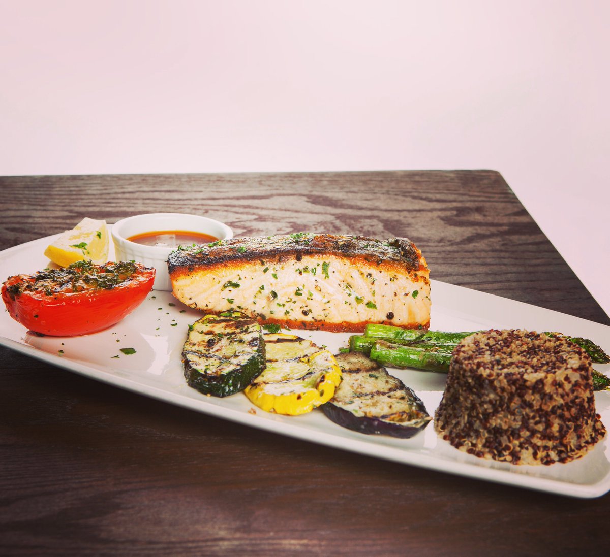 Lami_Restaurant's tweet photo. Scottish salmon, asparagus, vegetables and quinoa: a healthy meal after the holidays. Come try this tasty speciality #santamonica  #dinner https://t.co/S09e3GIVKv