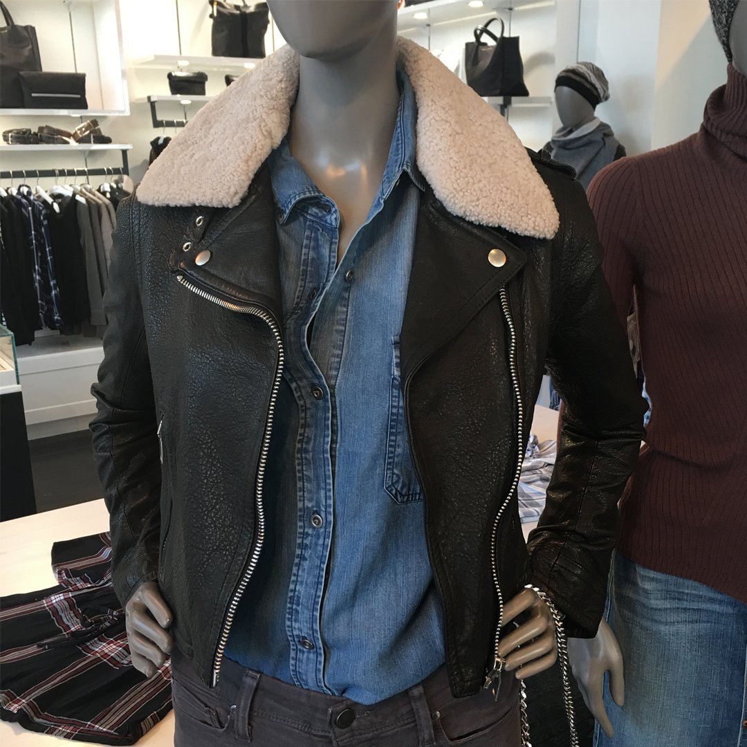 WillowBoulder's tweet photo. We are in love with this Doma Worldwide leather bomber. The best part? The shearling is removal. 2 jackets in 1! LOVE! #doma #leather https://t.co/43fYkVMucH