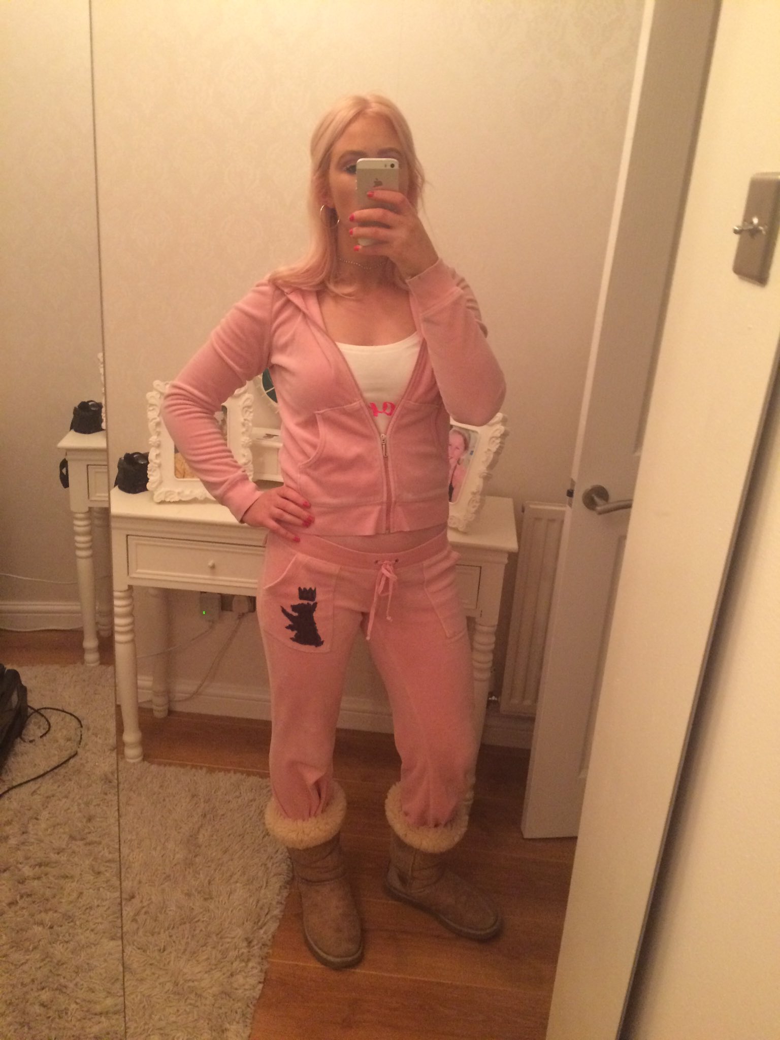 Hannah Govan on X Is dressing up as a basic bitch circa 2005 Paris Hilton for fancy dress classed as cultural appropriation https t gADBokTC8I X