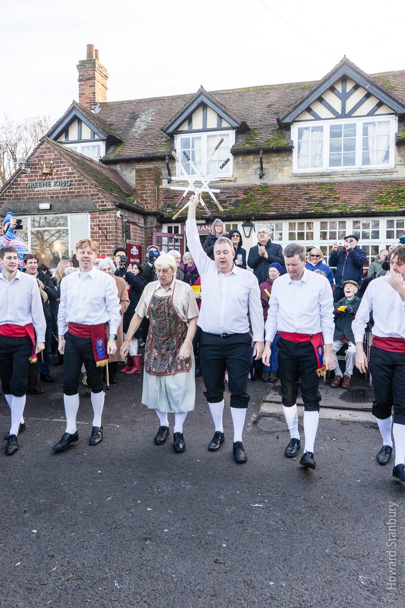 Howard_S's tweet photo. The ever enjoyable @HeadingtonQMD at The Six Bells, #Headington Quarry today
#wassail #rappersworddance
More at https://t.co/ihXvU1fwvg https://t.co/xYItVZGUXN