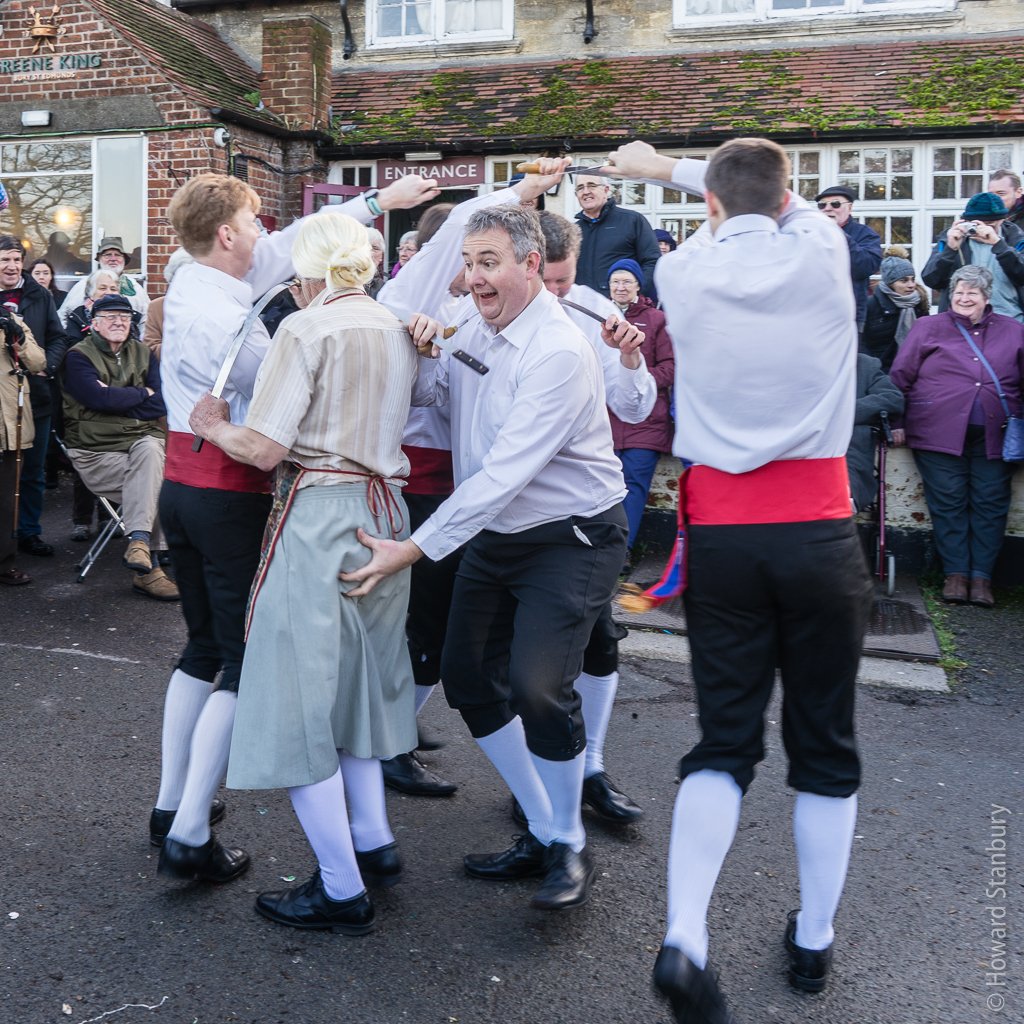 Howard_S's tweet photo. The ever enjoyable @HeadingtonQMD at The Six Bells, #Headington Quarry today
#wassail #rappersworddance
More at https://t.co/ihXvU1fwvg https://t.co/xYItVZGUXN
