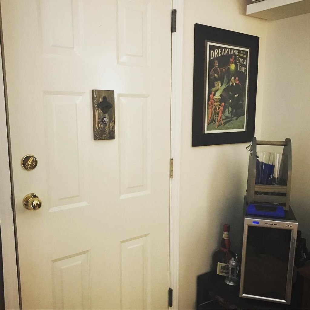mexicanada82's tweet image. How convenient it is having our new #quickcatch from @cpcwoodcraft on our door right next … ift.tt/2i0iMbd