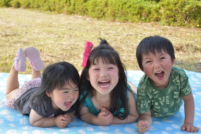 お正月の家族だんらんに 新聞のチラシがあれば家族みんながtvを消してコタツを囲んでいっしょに遊べるゲーム Togetter お正月の家族だんらんに 新聞のチラシがあれば家族みんながtvを消してコタツを囲んでいっしょに遊べるゲーム Togetter
