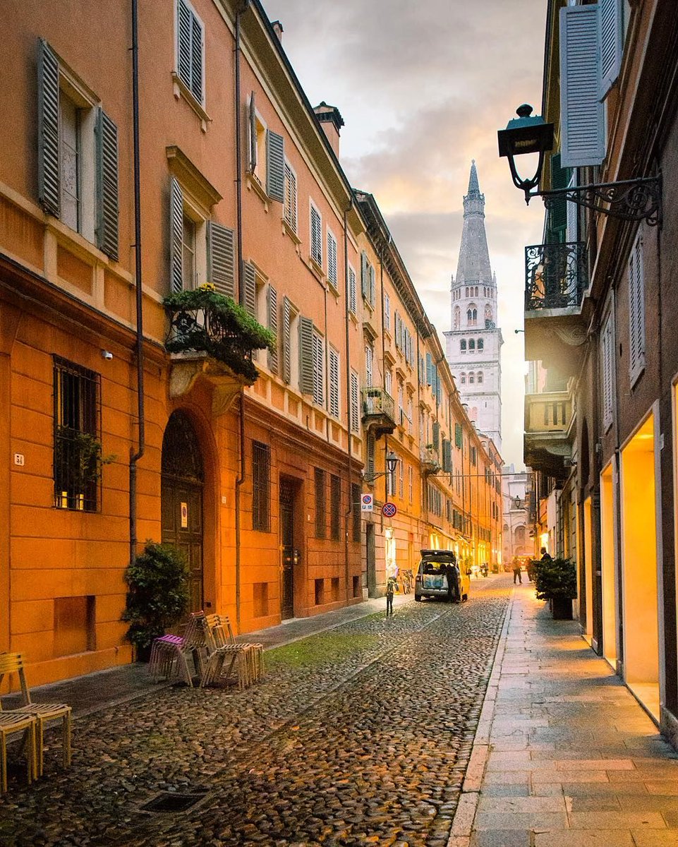 Spectacular street photos of Dorian Pellumbi Spectacular street photos of Dorian Pellumbi