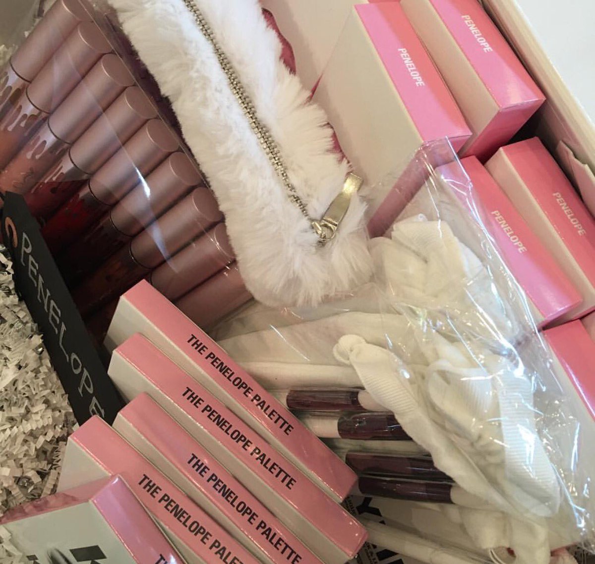 kyliecosmetics tweet picture