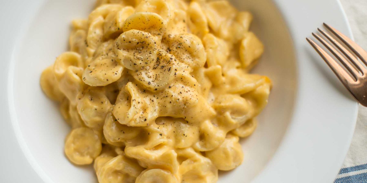Skip the box! Sharp &amp; medium #cheddar combine for a creamy one-pot #macandcheese that's #kidapproved. ow.ly/eDAq3070h65 #kidfood