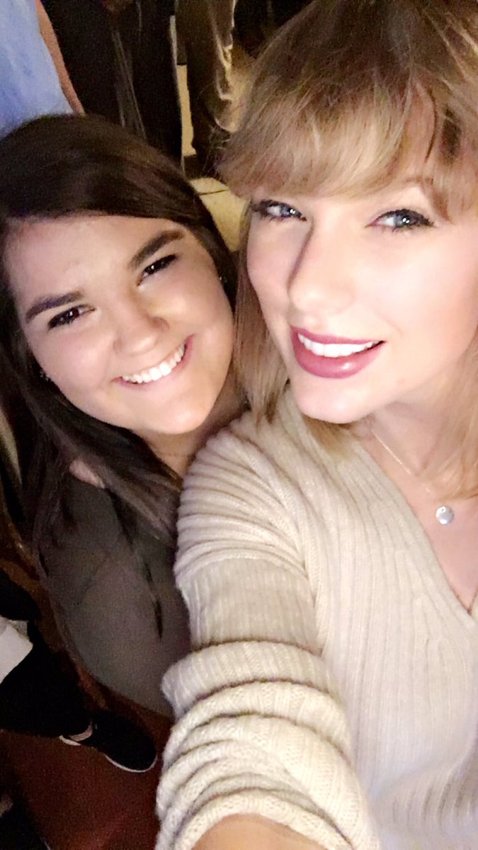 hannuh_P's tweet photo. THIS IS THE BEST DAY EVER TAYLOR SWIFT WAS AT MY FAMILY CHRISTMAS https://t.co/P3eWPDdC6Y
