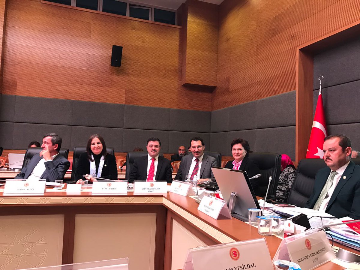 Nihayet birinci madde komisyondan geçti. İkinci madde görüşmeleri başladı. Aralıksız çalışmaya devam inşallah.