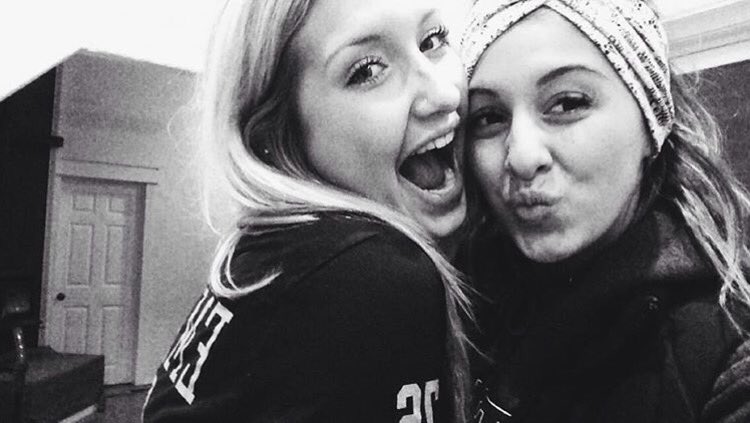 ShayleaRae_'s tweet photo. Happy birthday to this babe! Love ya sweet girl 💋💋💋 https://t.co/SFSe7eNeYO