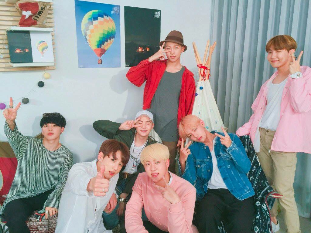 IBigHitEnt's tweet photo. #방탄소년단 #BTS Fire MV hits 100 million views on Youtube 🎉🙏🏼

Congrats @BTS_twt @bts_bighit @BigHitEnt !✨❤️
#WelldoneARMYs #아미 https://t.co/c12J8dAeDj