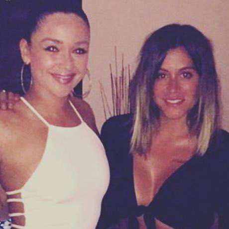VraiBuzz's tweet photo. Clash dans #LaVilla2 entre Anais et Jazz contre Martika 💔💥
Qui soutenez-vous ?
RT pour Anaïs et Jazz 👯
LIKE pour Martika 💃🏽 https://t.co/6Dv1wPanRS