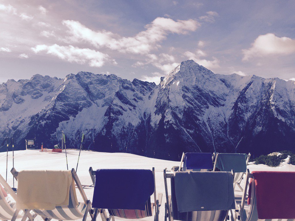 CBexton's tweet image. A sneaky gluwein post coffee😀but pre11am#deckchaircity🌞@crystal_mayrhofen