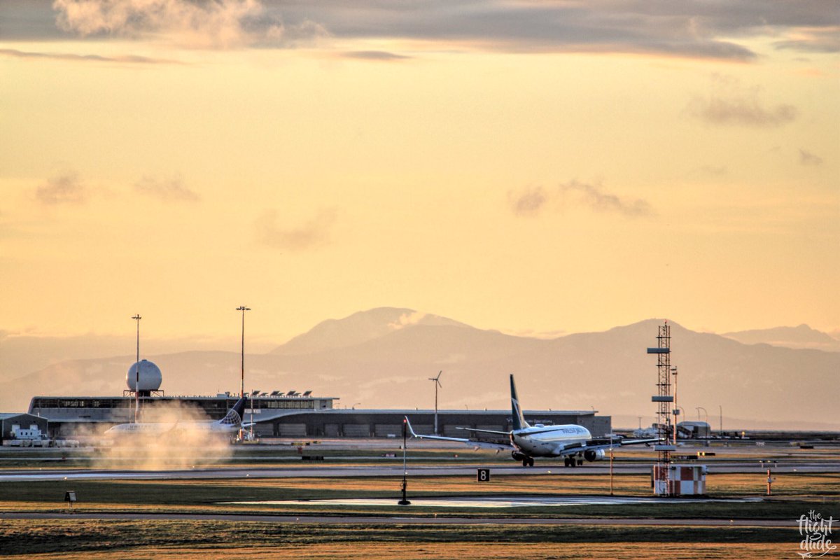 theflightdude's tweet photo. ''Twas the night before #Christmas at #YVR when I captured this @WestJet 737 jet, touching down into just a magical sunset! #WS #landing https://t.co/y1d6kgNp8a