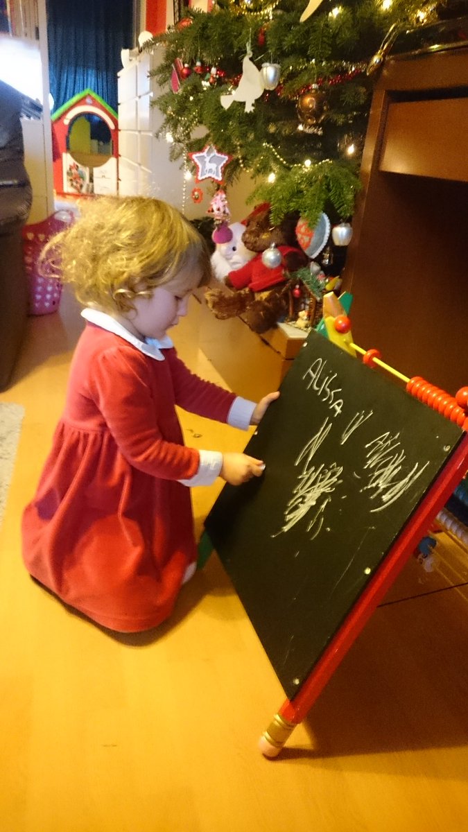 nipped's tweet photo. @AlptekinAkdogan battle of the #daddytweets https://t.co/cf4YSc3Z7r