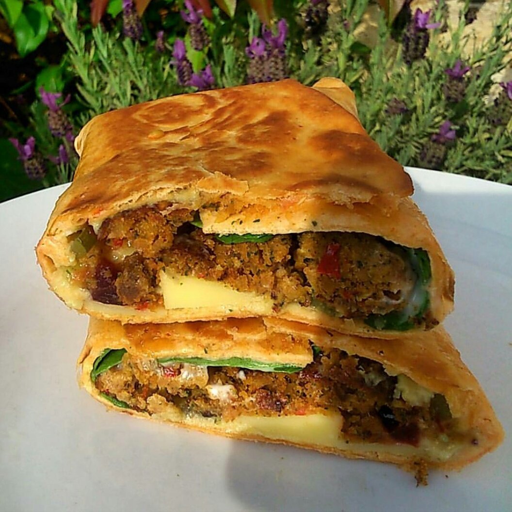 earthsoulkitch's tweet photo. Moroccan kofta wrap with homemade houmous, coconut cheese, chili and spinach #vegan #earthsoulfood #fancywrap #plantbased https://t.co/2MhE7dHcvG