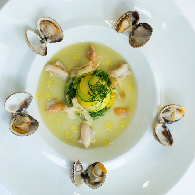 guysavoy's tweet photo. Shellfish ‘melting pot’ #reto2016 #gastronomy #happiness https://t.co/RllkAHdEbO