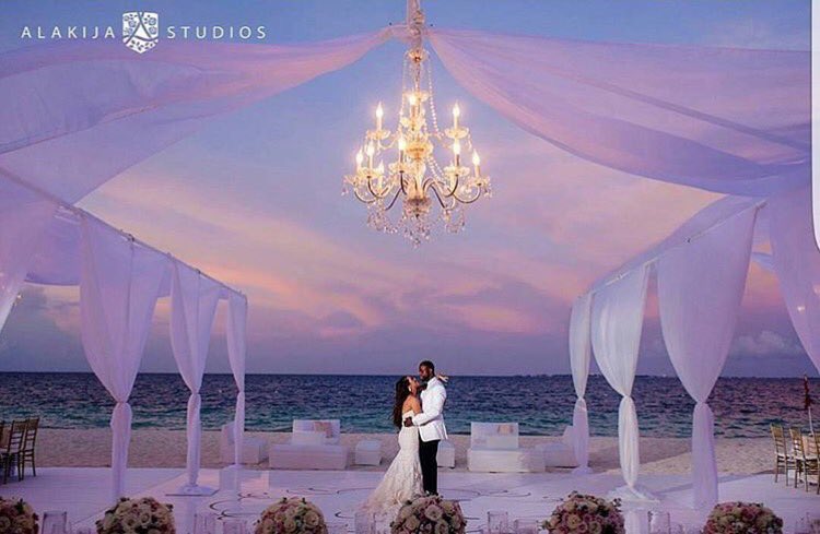 helloperfete's tweet photo. So in love with this photo by @AlakijaStudios at @FinestResorts 😍🌊Planning by #prettyperfectpartner @dureevents 💖 https://t.co/Q2c0XFOjB2