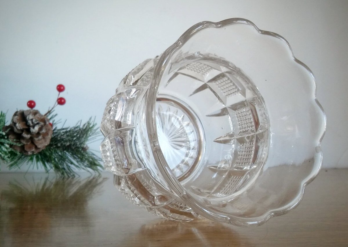 Abatevintage's tweet photo. EAPG Celery Vase Pineapple, Vintage Glass Pineapple Vase Diamond Qโฆ https://t.co/xxeV8y2JjA #EtsyShop #PineappleVase https://t.co/w6163BbZiU