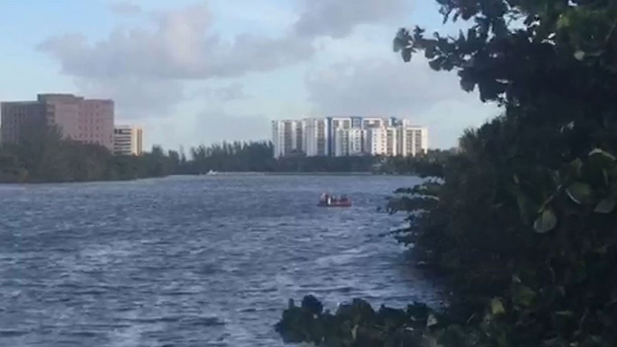 Miami Fire Rescue crews search lake for missing personal watercraft rider bit.ly/2hI6m4Y https://t.co/SUUKyAEKQW