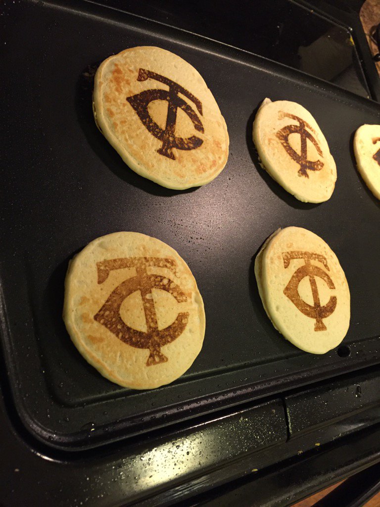 nickgugisberg's tweet photo. @Twins trying out the new brand for breakfast. Gotta bring good luck in 2017!!! https://t.co/viE3eYqnXP