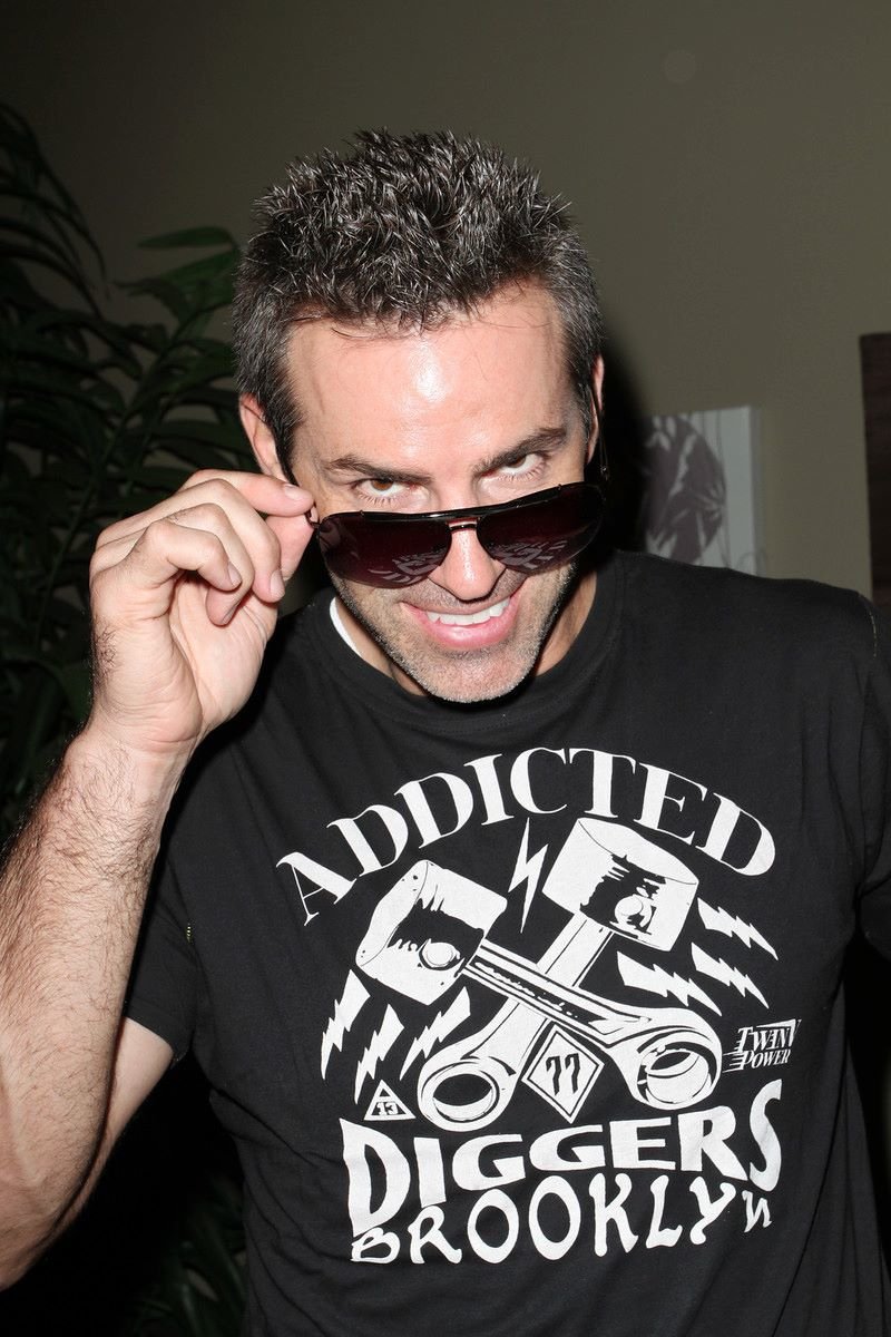 SingeAmbassador's tweet photo. Hope you had a #merrychristmas @kurt13warner! @RockGodEyewear is sponsoring the new @Trackbossgame. https://t.co/rPyxkPPeyZ https://t.co/IdCaMduy2g