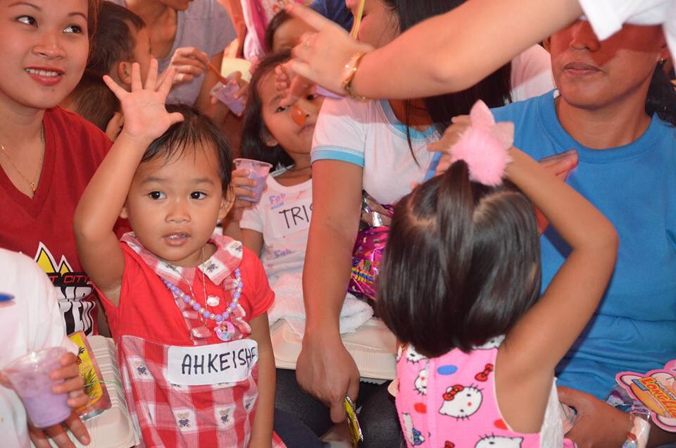 ChikitingPA's tweet photo. No greater gift is there than love~ #CPA2016 #chikitingpamaskongalay https://t.co/Qr40nBFK2a