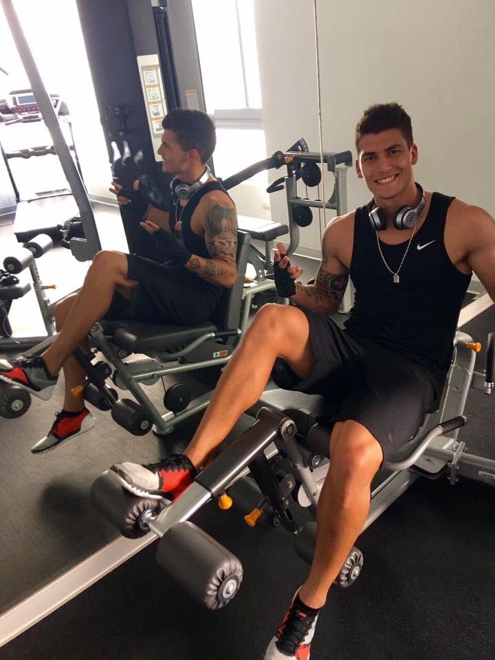 IvanBulos19's tweet photo. Seguimos entrenando para lo que viene... Nos vemos al final de la carrera ⚽💪🏼 #earnednotgiven #mambamentality
IB19 https://t.co/QFJ0iylqAz