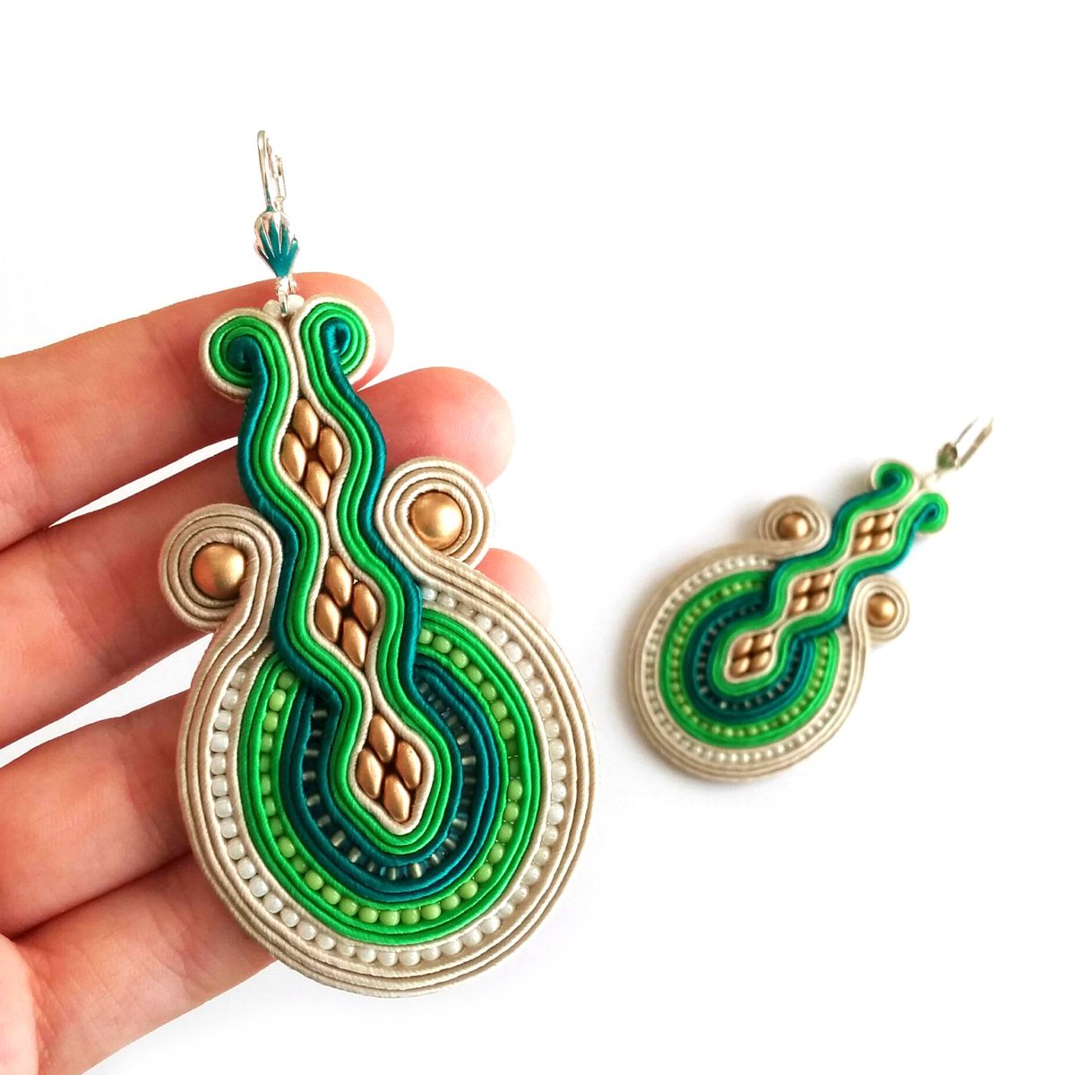 AmaruArtesanias's tweet photo. El #Soutache es la técnica artesanal que revoluciono la #bisutería.
Encuentrala ahora en Amarú Colombia https://t.co/QR0kQGHyfd https://t.co/sWzhGlEeUD