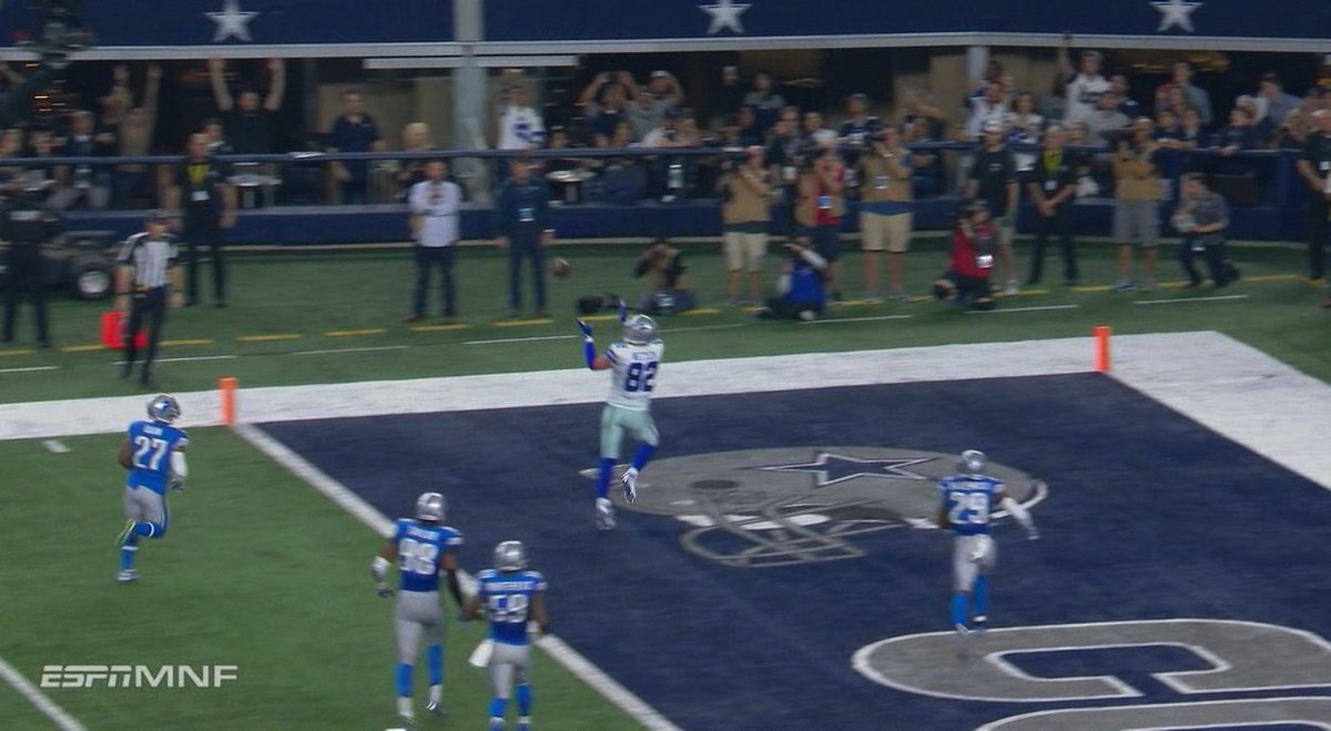 ESPNNFL's tweet photo. TOUCHDOWN COWBOYS!

Some trickery! Dak to Dez to Witten for the score! https://t.co/WTTiLAqbAJ